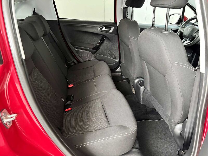 Peugeot 208 1.2 Gasolina Style 82cv