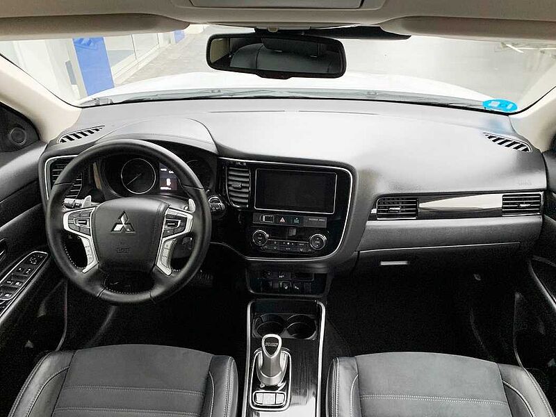 Mitsubishi Outlander Plug-in Híbrido PHEV Kaiteki 4WD Kaiteki