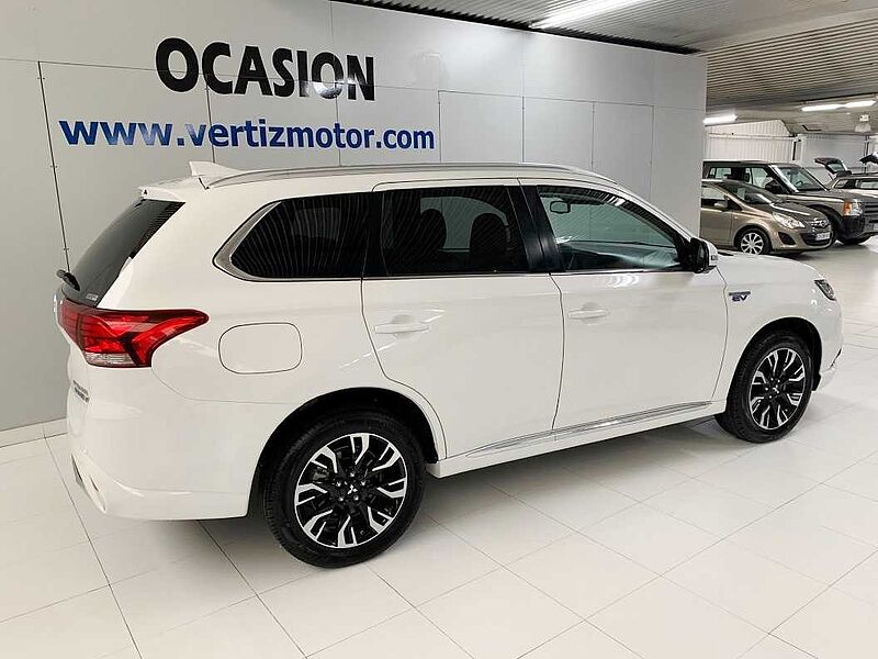 Mitsubishi Outlander Plug-in Híbrido PHEV Kaiteki 4WD Kaiteki