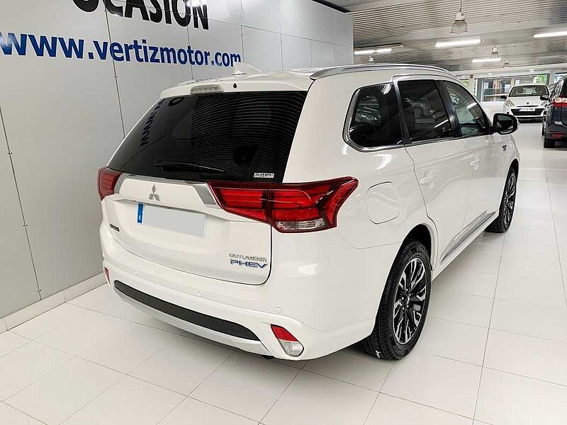 Mitsubishi Outlander Plug-in Híbrido PHEV Kaiteki 4WD Kaiteki