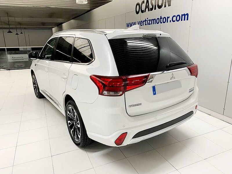 Mitsubishi Outlander Plug-in Híbrido PHEV Kaiteki 4WD Kaiteki
