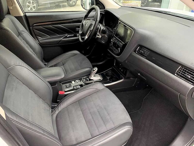 Mitsubishi Outlander Plug-in Híbrido PHEV Kaiteki 4WD Kaiteki